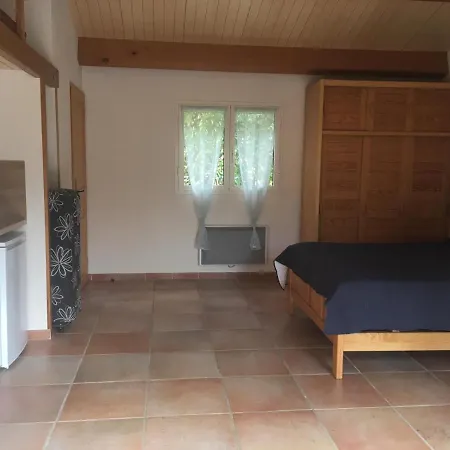 Avec Piscine . דירה *